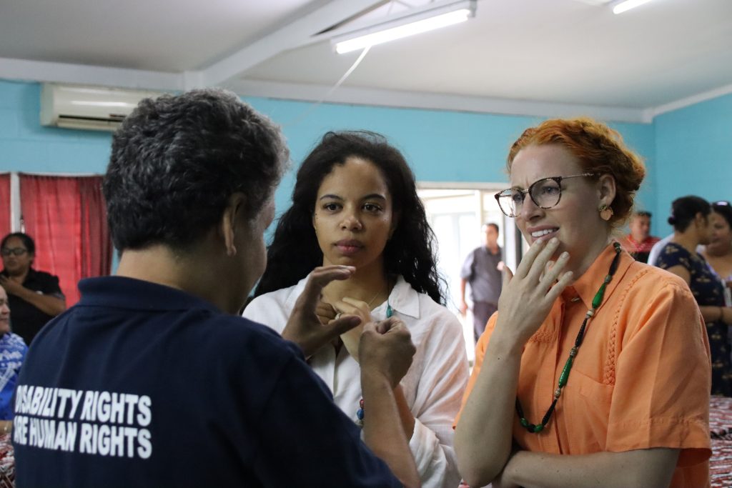 Cathy from Fiji Assosciation of the Deaf interacting with two Australian participants under the Australian Regional Leaders Initiative. She s interacting via sign language